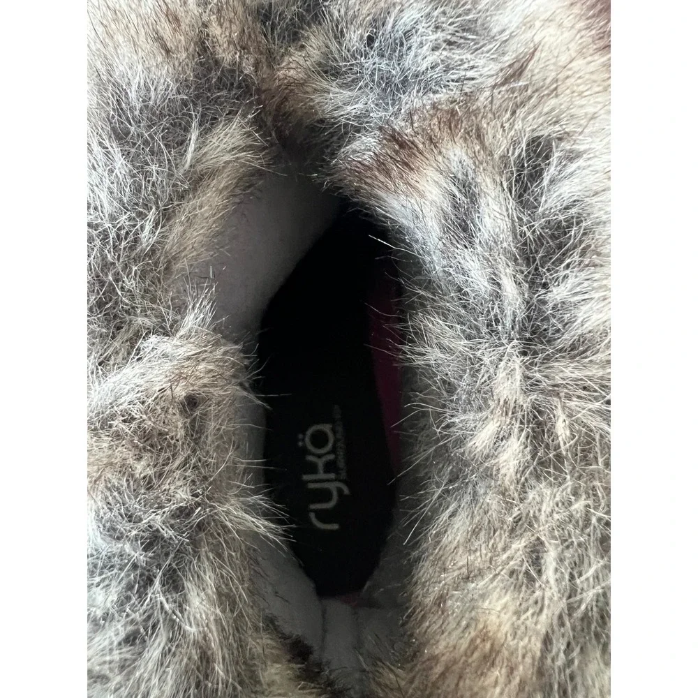 Ryka Suzy Womens Grey Quilted Puffer Snow Boots Faux Fur Trim Size 8.5M